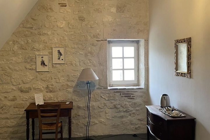 Room 27 of 52