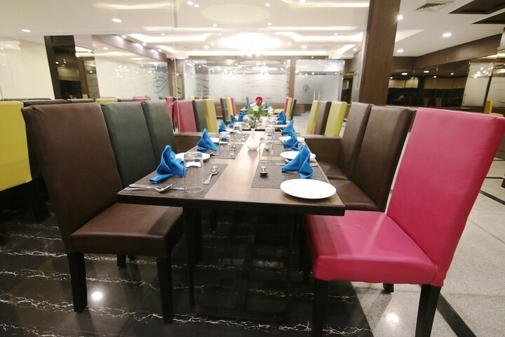 Dining 26 of 59