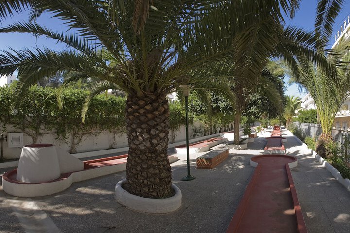 Mini-golf