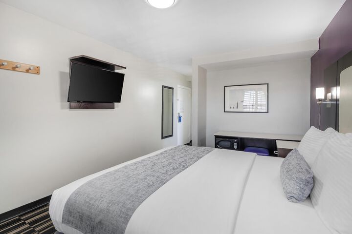 Room 11 of 39