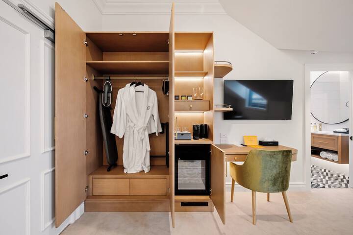 Room 7 of 68