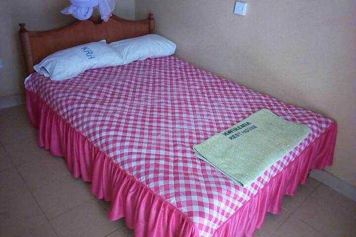 Room 5 of 16