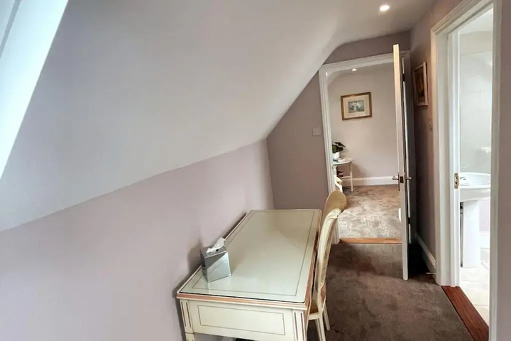 Room 5 of 18