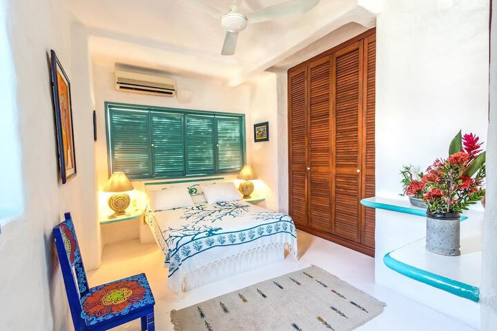 Room 3 of 28