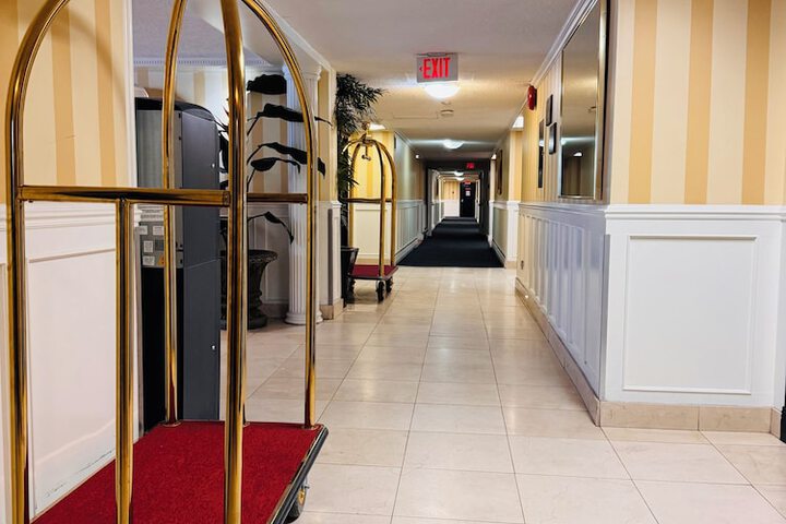 Hotel 75 of 77