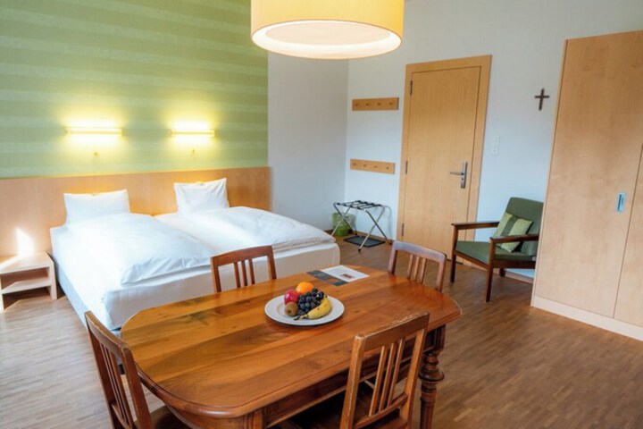 Room 13 of 27