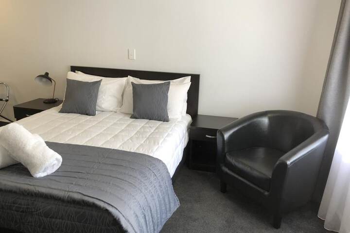 Room 4 of 40