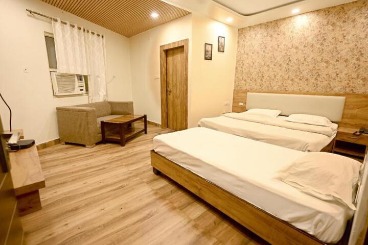 Hotel Vrindavan Palace