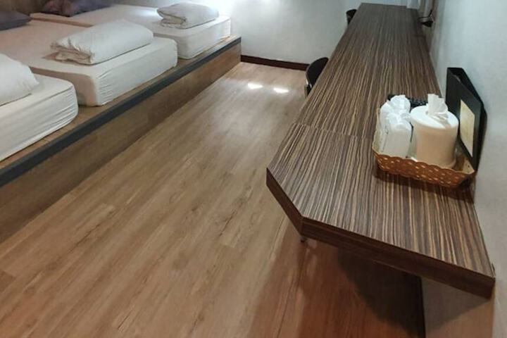 Room 14 of 94