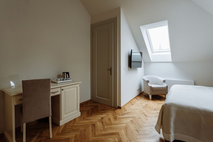 Room 13 of 70
