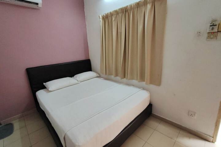 Room 13 of 68