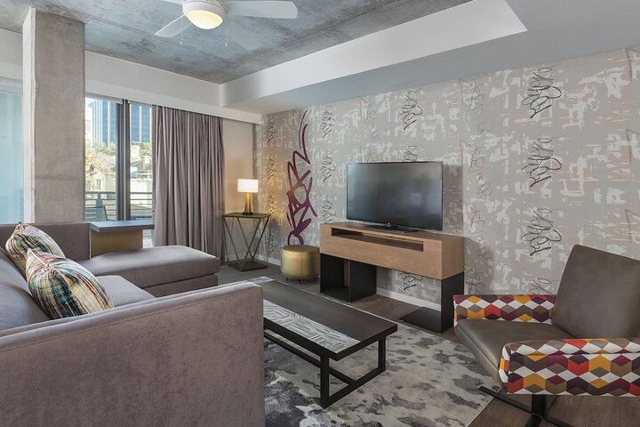 Room 30 of 85