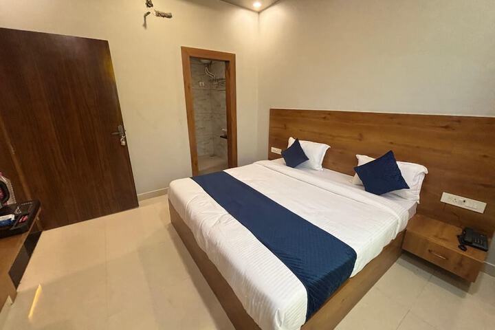 Room 6 of 24