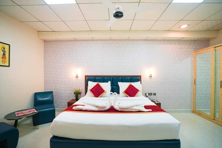 Room 5 of 17