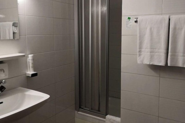 Room 9 of 21