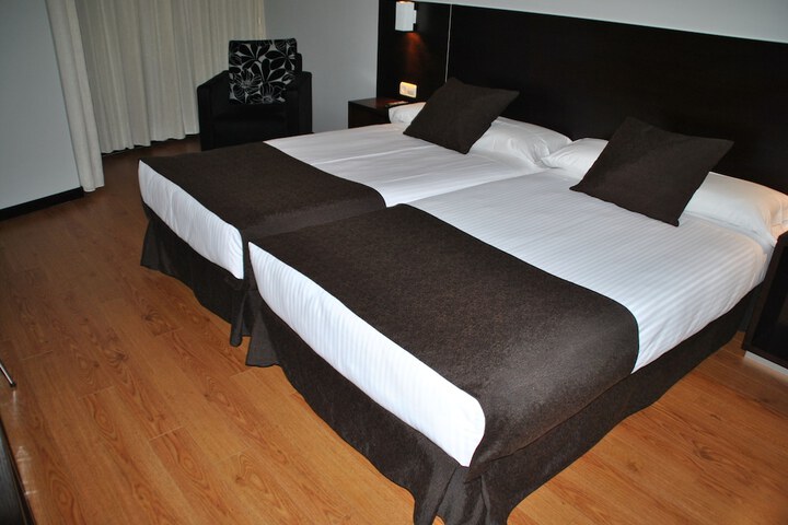 Room 11 of 42