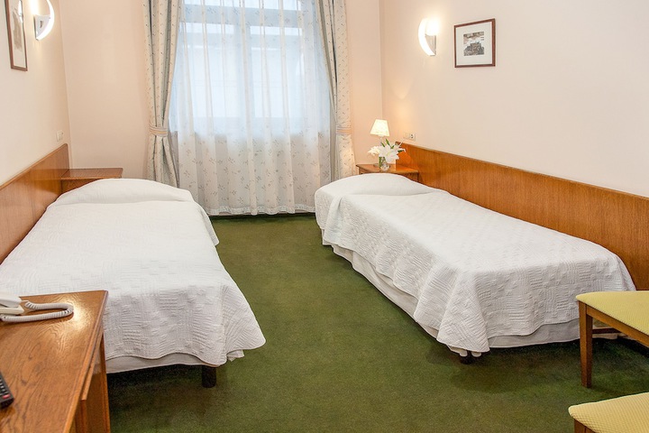 Room 9 of 31
