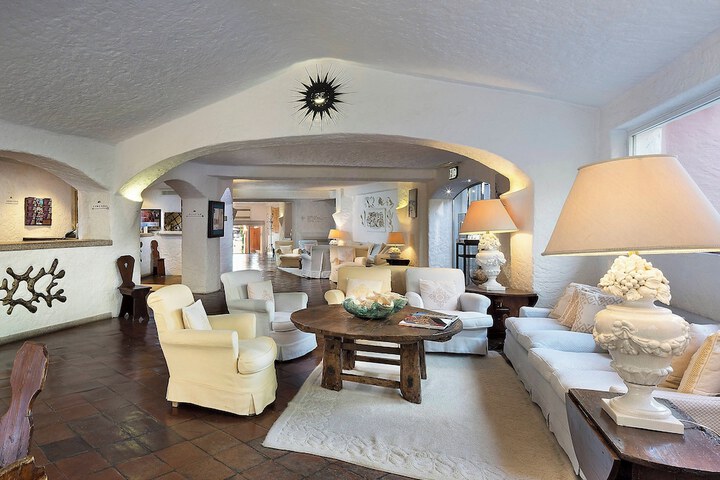 Entrance & Lobby