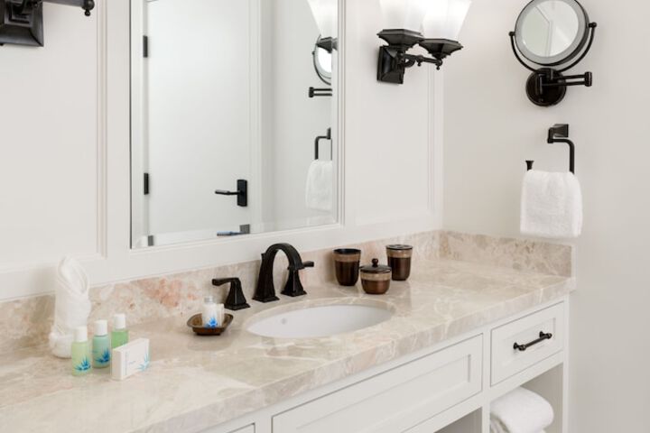 Bathroom sink