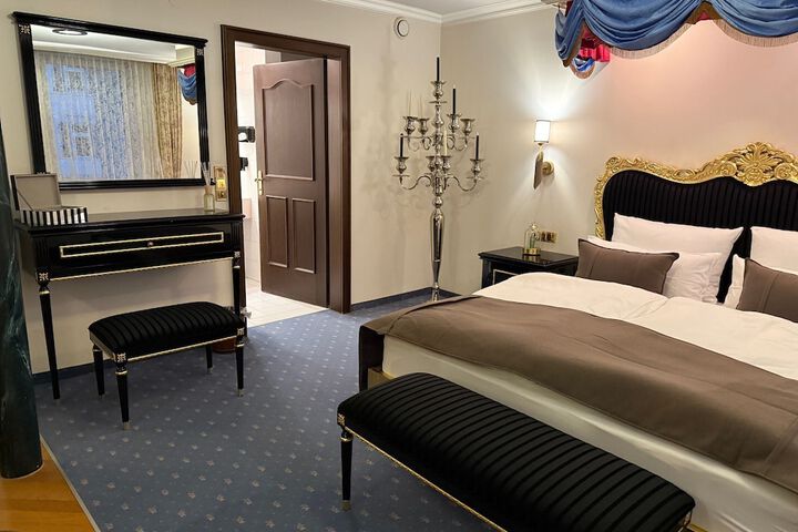 Room 12 of 20