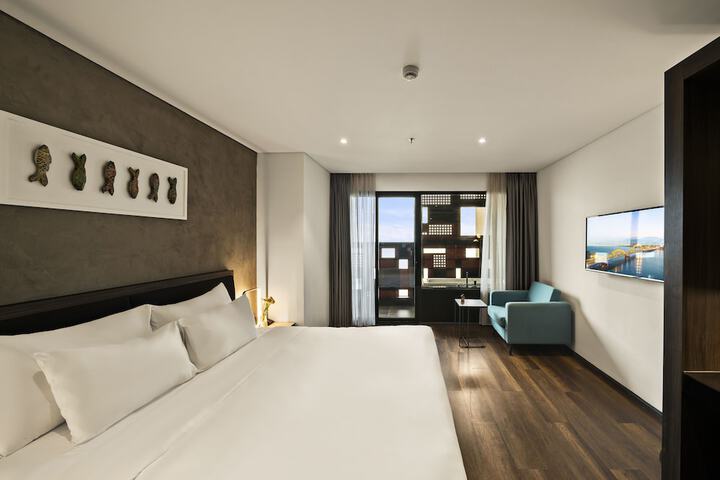 Room 28 of 80