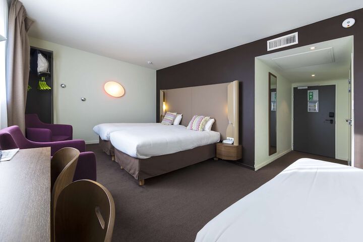 Room 27 of 110