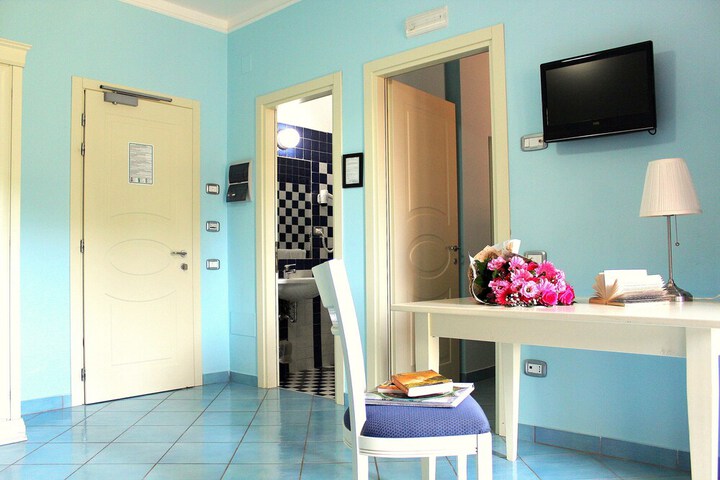 Room 10 of 48