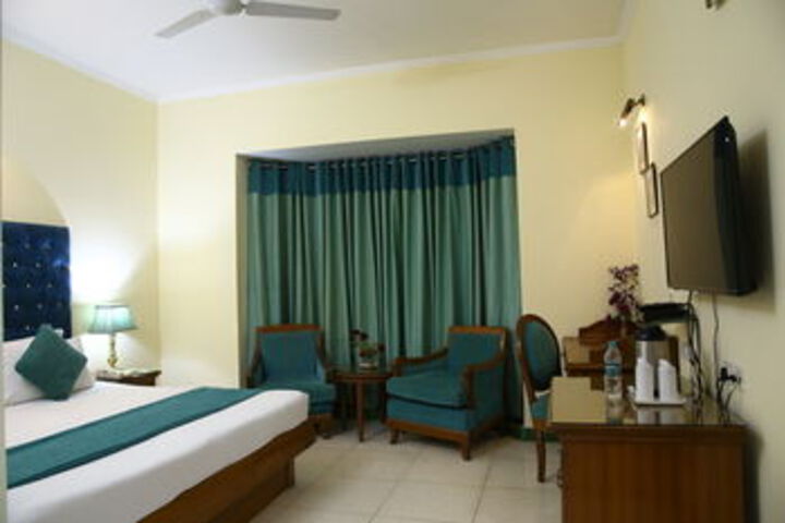 Room 8 of 21