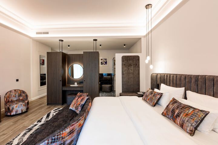 Room 10 of 84