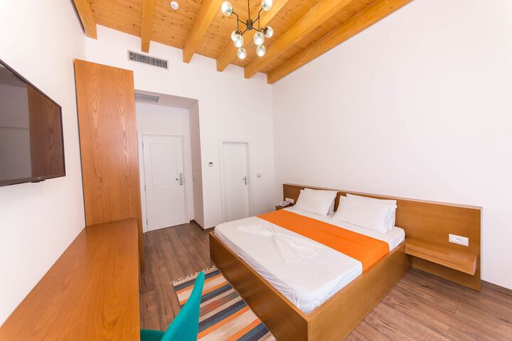 Room 10 of 46