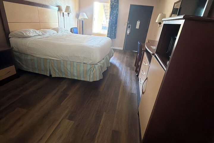 Room 8 of 38