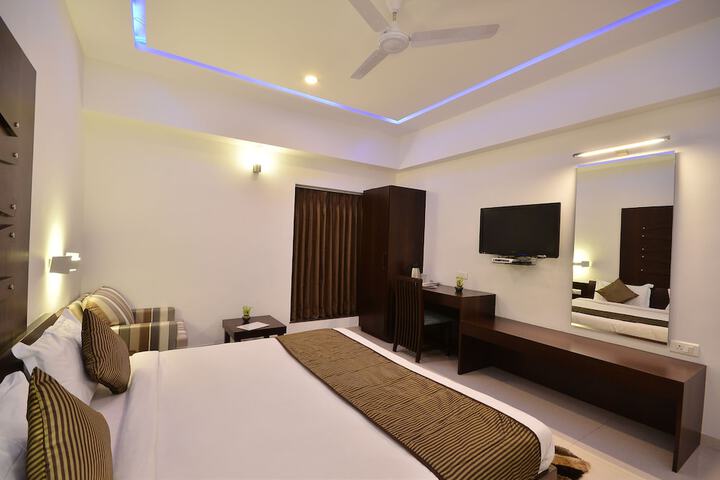 Room 4 of 17