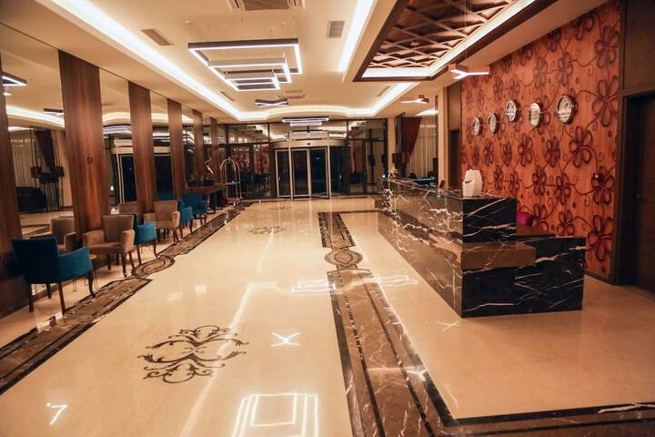 Ballroom/Hall 75 of 87