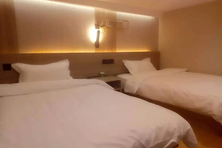 Room 4 of 17