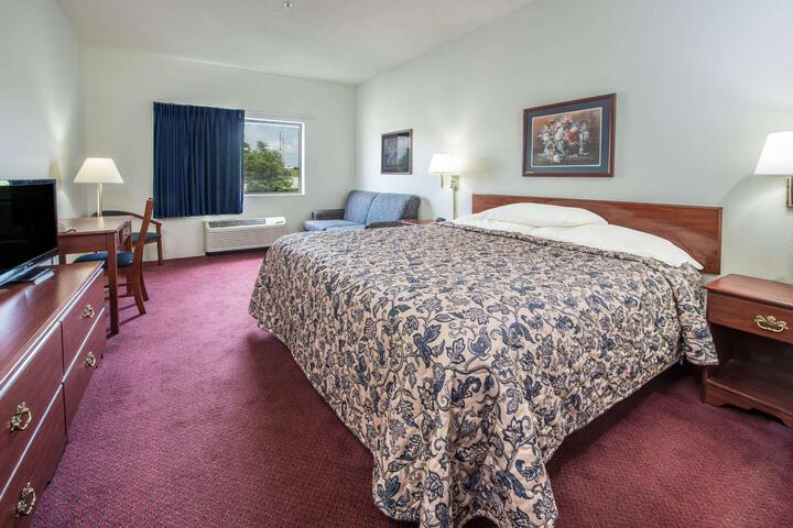 2 Queen Beds (7 of 7)