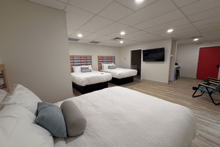 Room 71 of 103