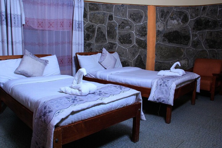 Room 5 of 76