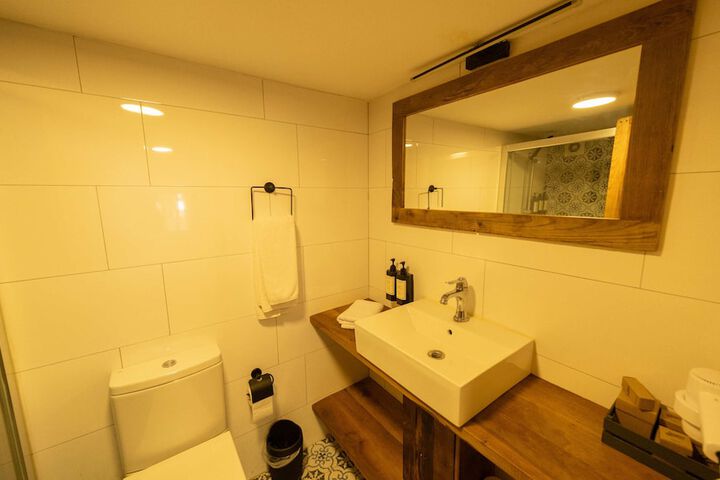 Room 33 of 49