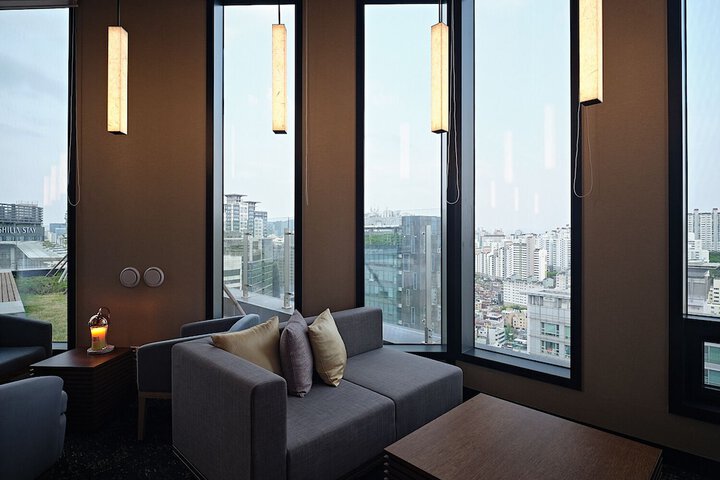 Lounge 100 of 158