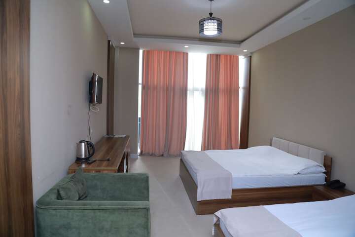 Room 10 of 27
