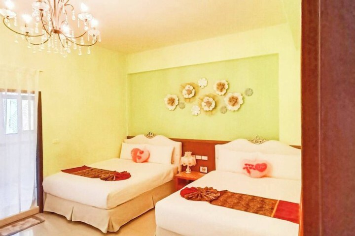 Room 16 of 28