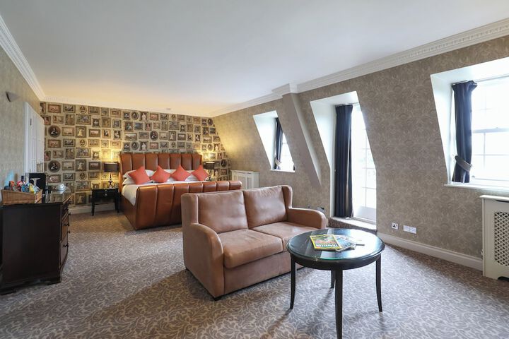 Room 32 of 70