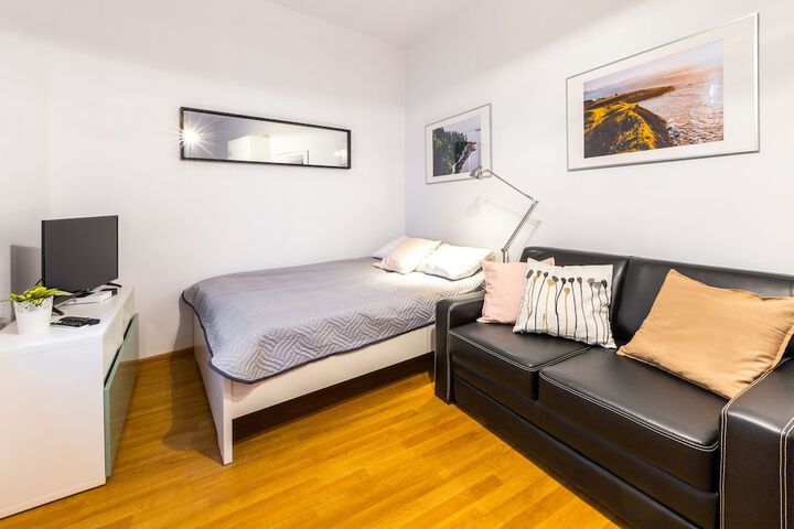 Room 15 of 102