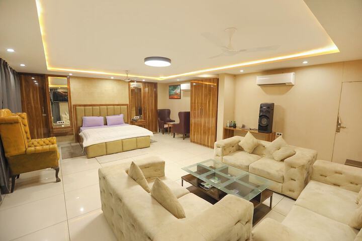 Room 42 of 77
