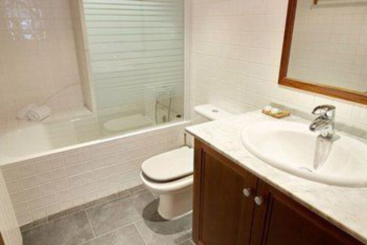 Room 4 of 25