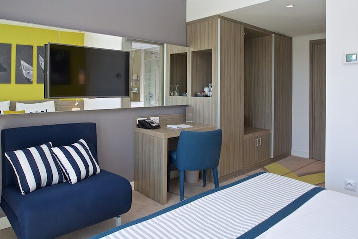 Room 5 of 130