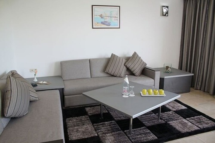 Room 16 of 30