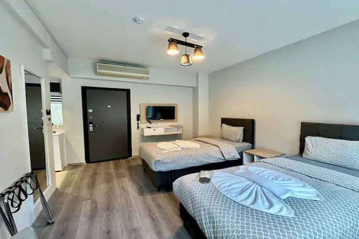Room 10 of 37