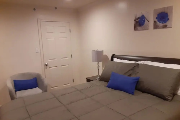 Room 3 of 8
