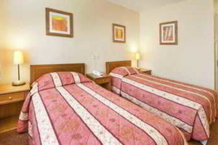 Room 2 of 5
